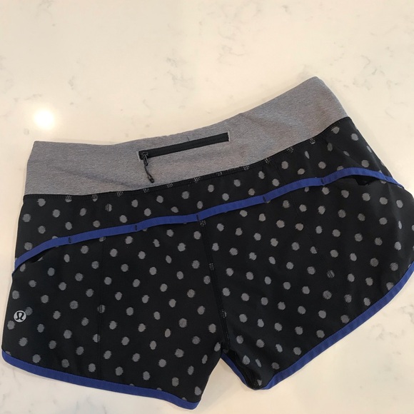 Lululemon shorts, size 6 polkadot - Picture 3 of 9